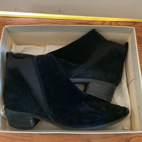 Marc fisher booties. Womans size 9. Black suede - Picture 3 of 4
